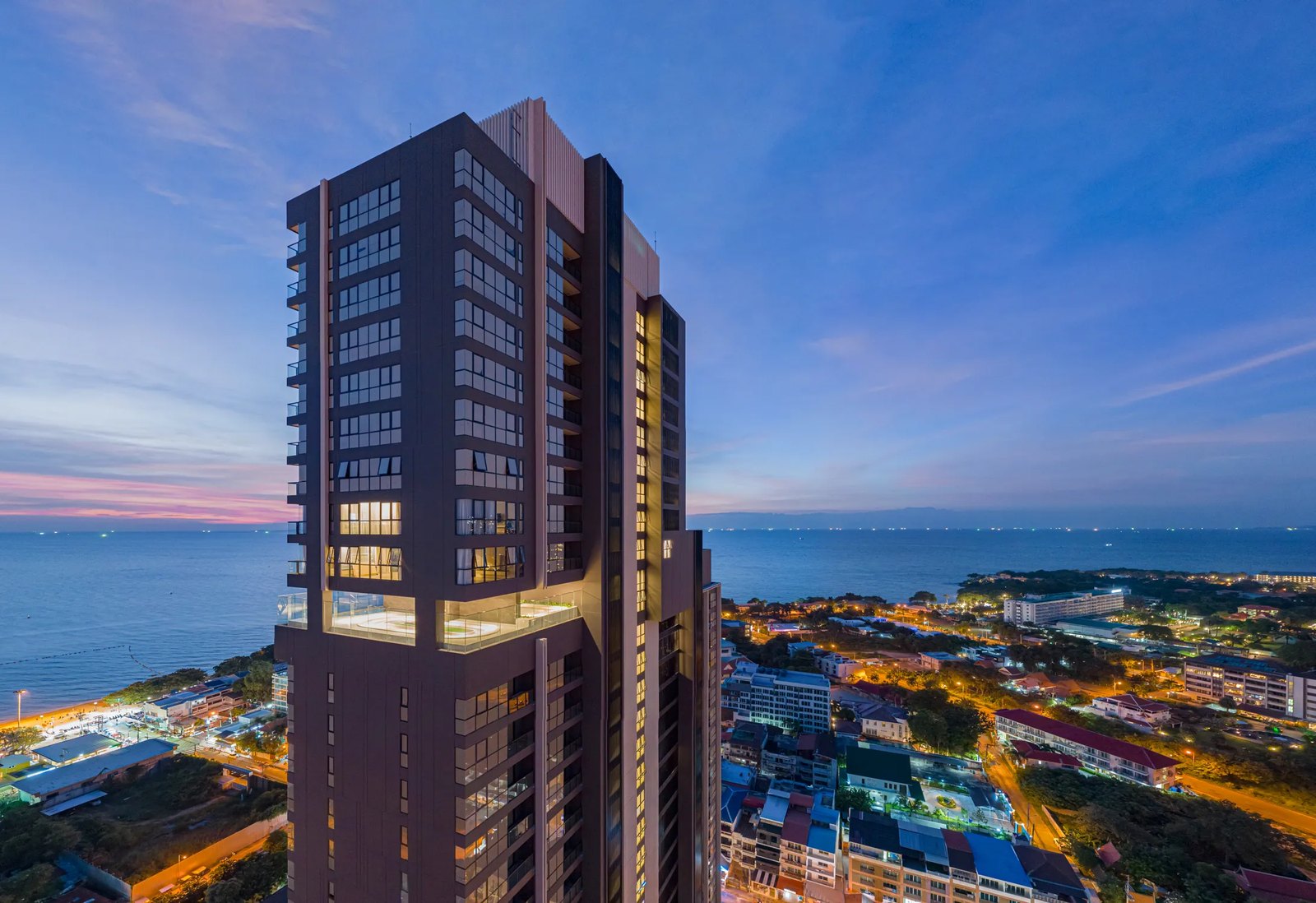 The Panora Pattaya в сумерках